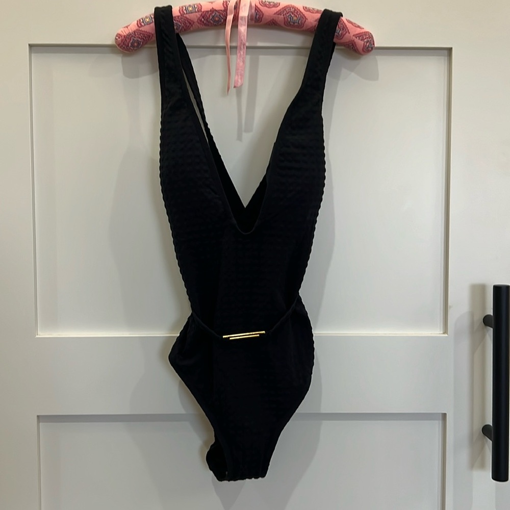 NWT La Blanca Get To The Point Belted Plunge One Piece Swimsuit - Picture 2 of 3
